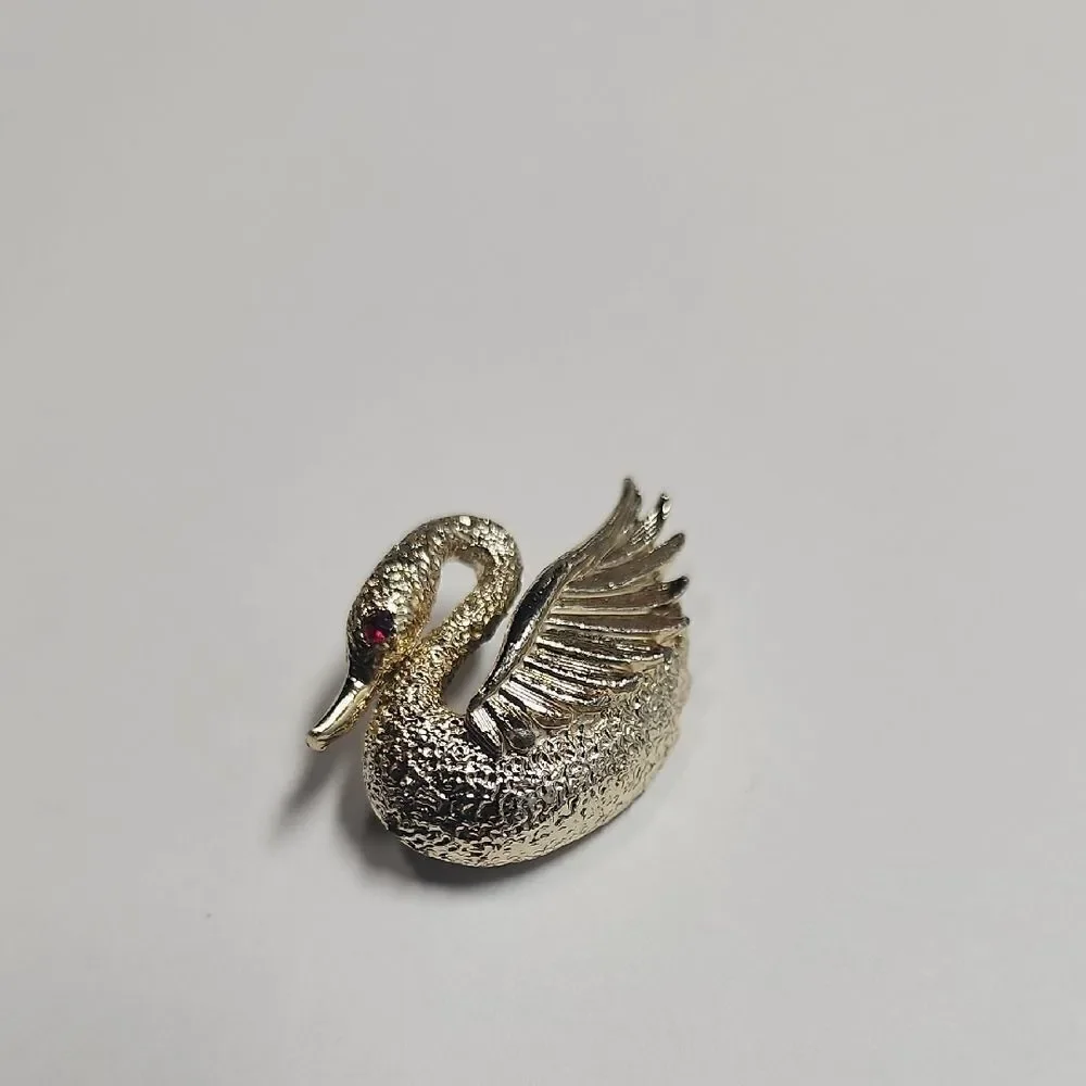 Vintage Swan Brooch Pin Mid Century Designer Figural Red Rhinestone Eye Lovely